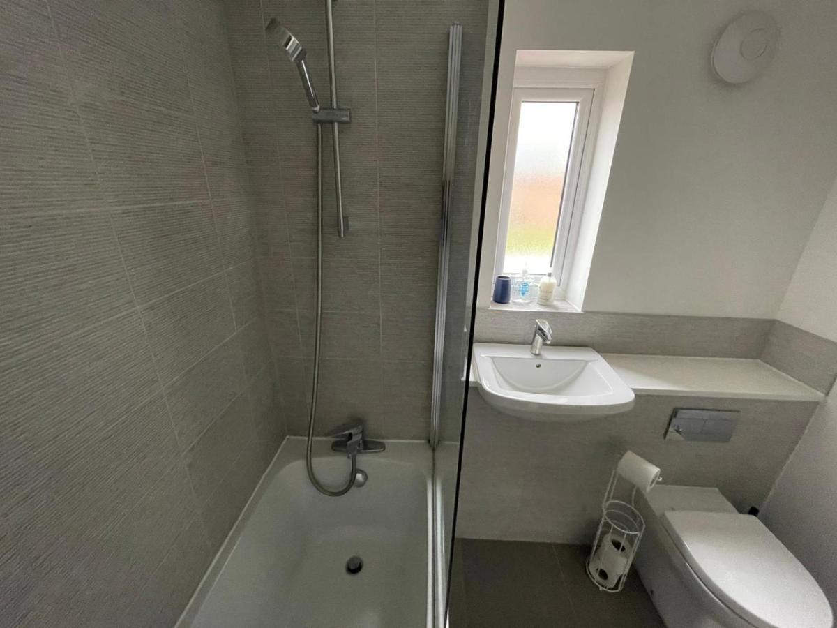 Modern Room With Huge Bed - Walk To City Centre! Manchester Esterno foto