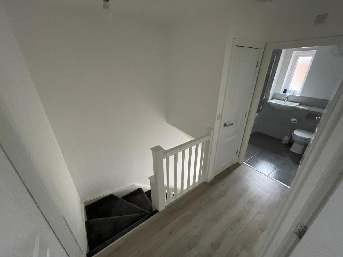 Modern Room With Huge Bed - Walk To City Centre! Manchester Esterno foto