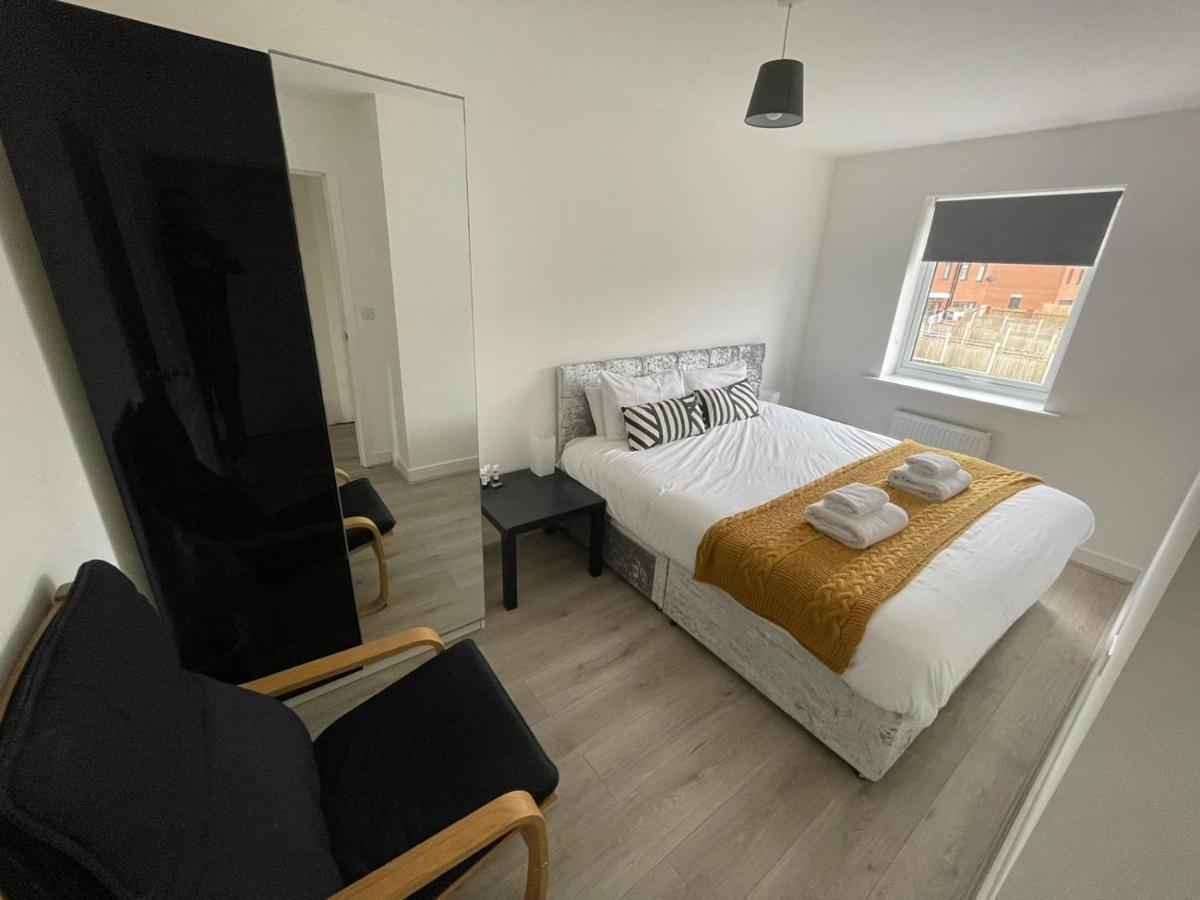 Modern Room With Huge Bed - Walk To City Centre! Manchester Esterno foto