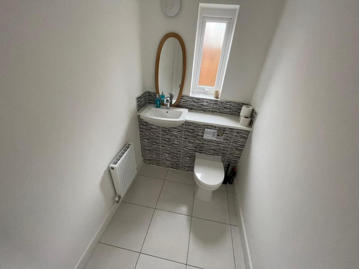 Modern Room With Huge Bed - Walk To City Centre! Manchester Esterno foto