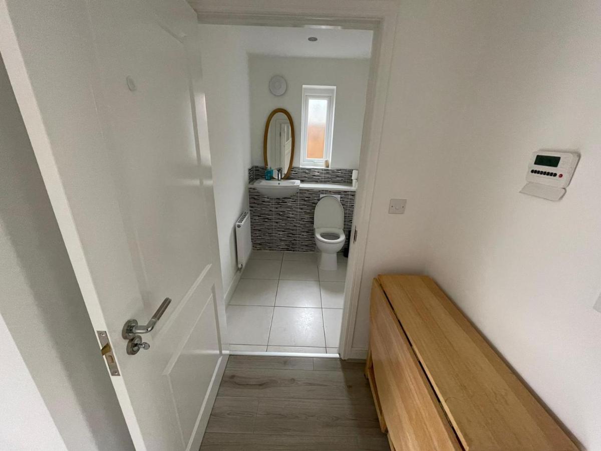 Modern Room With Huge Bed - Walk To City Centre! Manchester Esterno foto