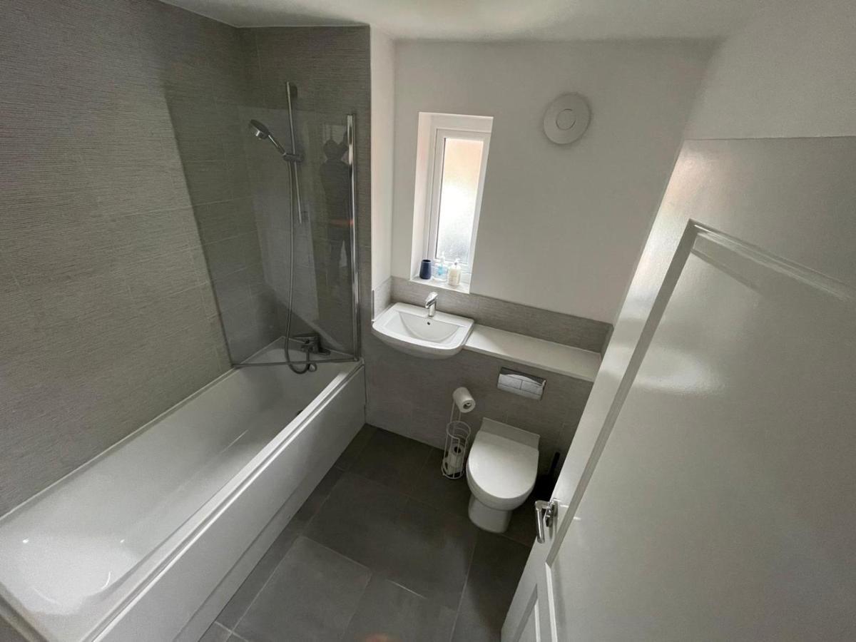 Modern Room With Huge Bed - Walk To City Centre! Manchester Esterno foto
