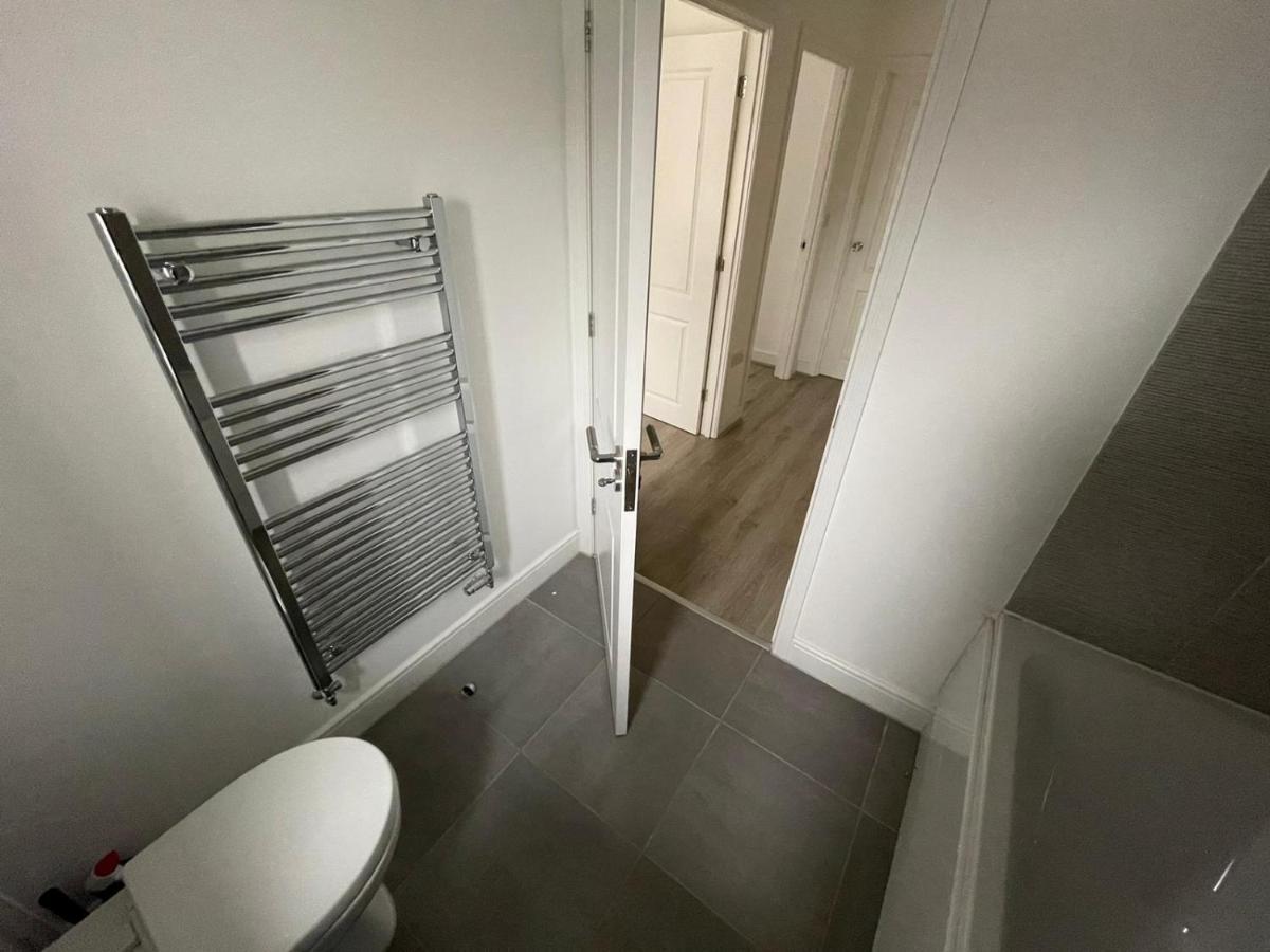 Modern Room With Huge Bed - Walk To City Centre! Manchester Esterno foto