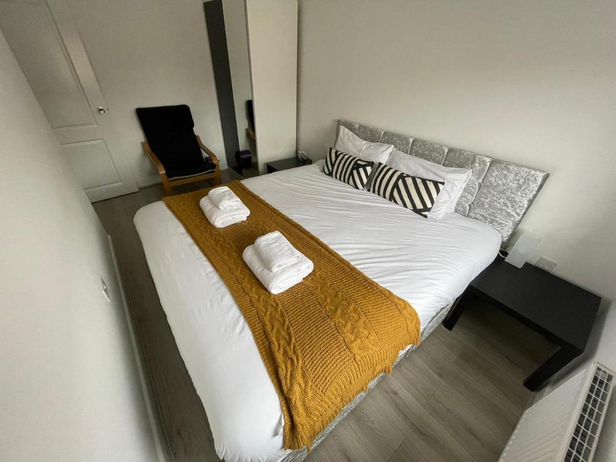 Modern Room With Huge Bed - Walk To City Centre! Manchester Esterno foto