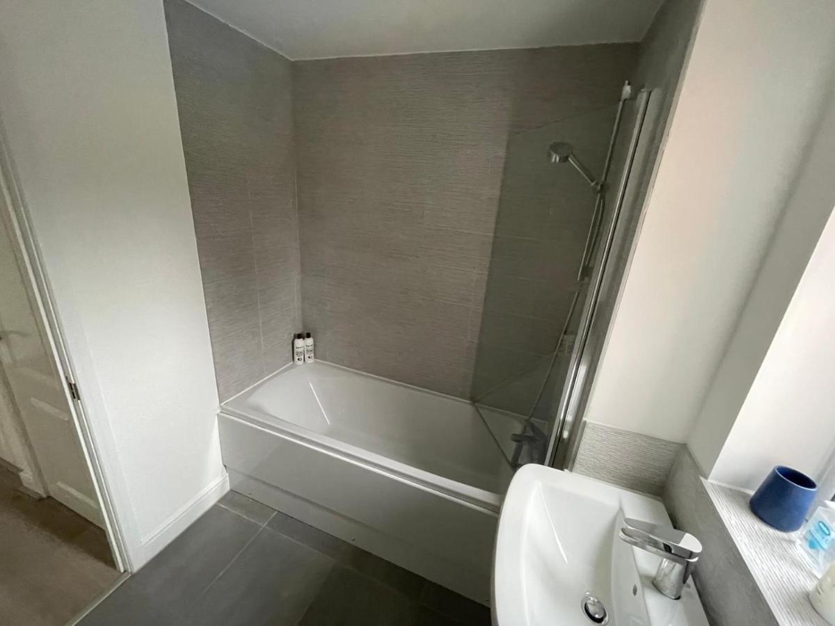 Modern Room With Huge Bed - Walk To City Centre! Manchester Esterno foto