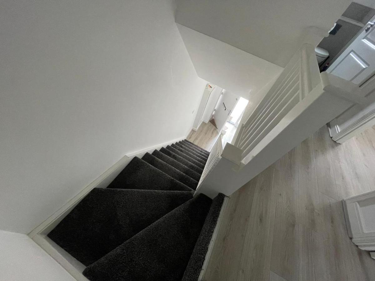 Modern Room With Huge Bed - Walk To City Centre! Manchester Esterno foto